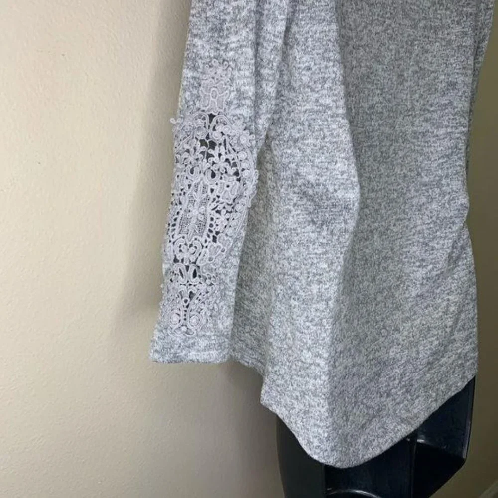 Angela Fashion Grey Scoop Neck Embroidered Arm Knit Top Small